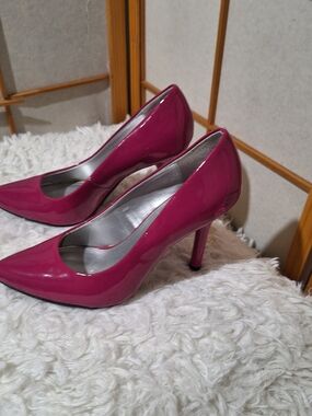 Women's Fuchsia Patent Pump - Classic Pointed Toe Heel